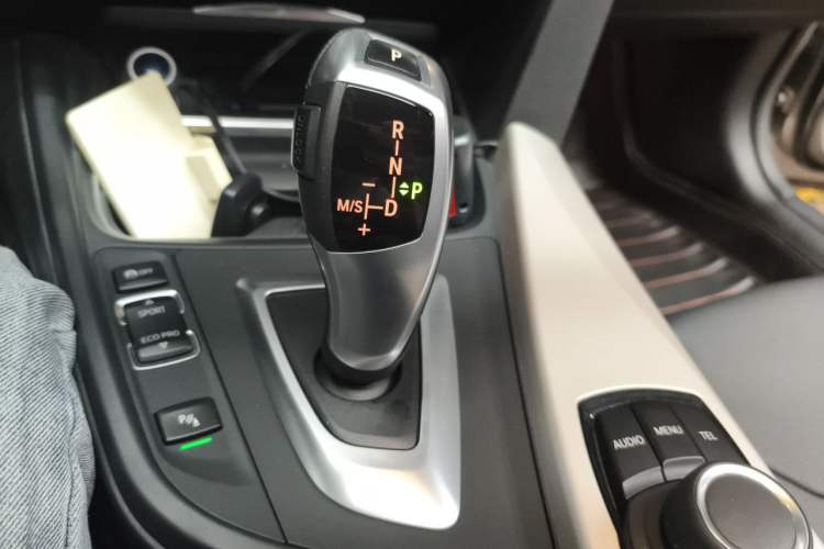 Used BMW 3 Series 2015 320Li Luxury Edition Fashion Model Gear Lever