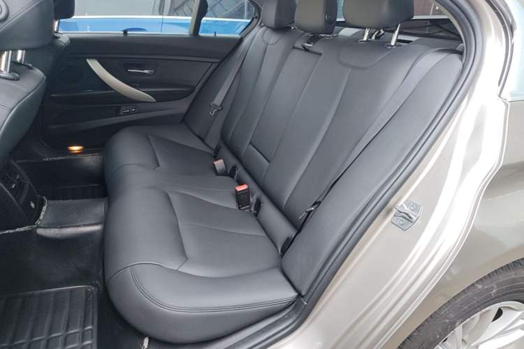 Used BMW 3 Series 2015 320Li Fashion Model Left Rear Seat