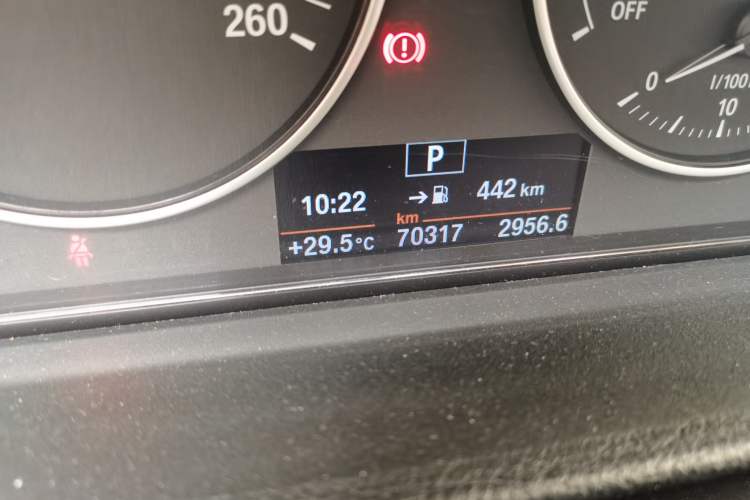Used BMW 3 Series 2015 320Li Fashion Model Odometer Close Up