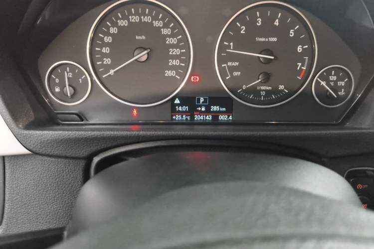 Used BMW 3 Series 2015 320Li Luxury Edition Fashion Model Odometer Close Up