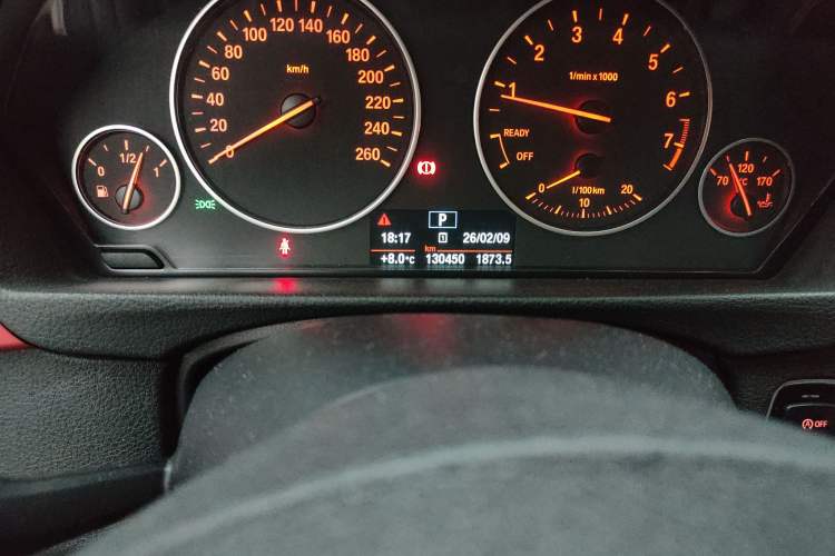Used BMW 3 Series 2015 320Li Luxury Edition Fashion Model Odometer Close Up