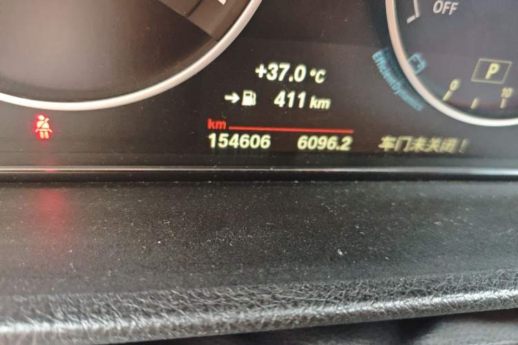 Used BMW 3 Series 2015 320Li Luxury Design Package Odometer Close Up