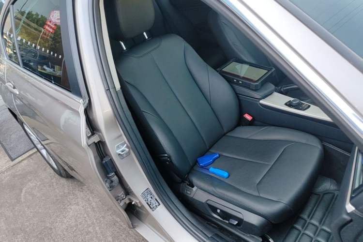 Used BMW 3 Series 2015 320Li Fashion Model Right Front Seat