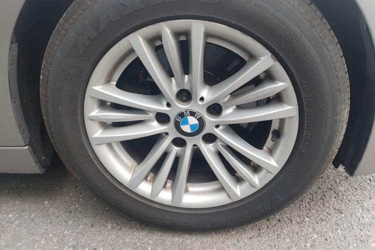 Used BMW 3 Series 2015 320Li Luxury Edition Fashion Model Right Front Wheel Hub