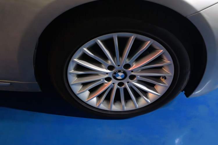 Used BMW 3 Series 2015 320Li Luxury Design Package Right Front Wheel Hub