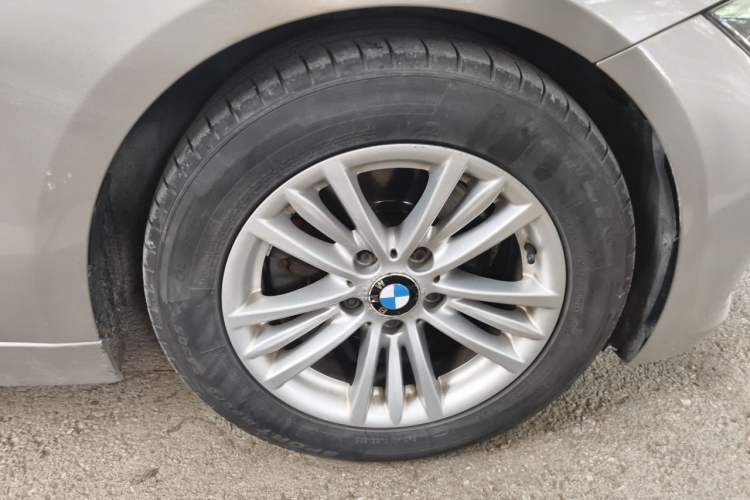 Used BMW 3 Series 2015 320Li Luxury Edition Fashion Model Right Front Wheel Hub