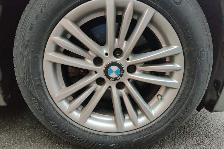 Used BMW 3 Series 2015 320Li Luxury Edition Fashion Model Right Front Wheel Hub