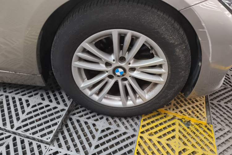 Used BMW 3 Series 2015 320Li Luxury Edition Fashion Model Right Front Wheel Hub