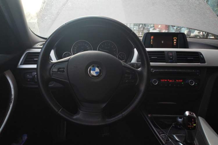 Used BMW 3 Series 2015 320Li Luxury Edition Fashion Model Steering Wheel