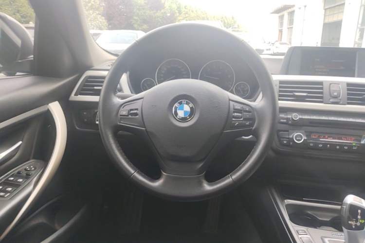 Used BMW 3 Series 2015 320Li Luxury Edition Fashion Model Steering Wheel