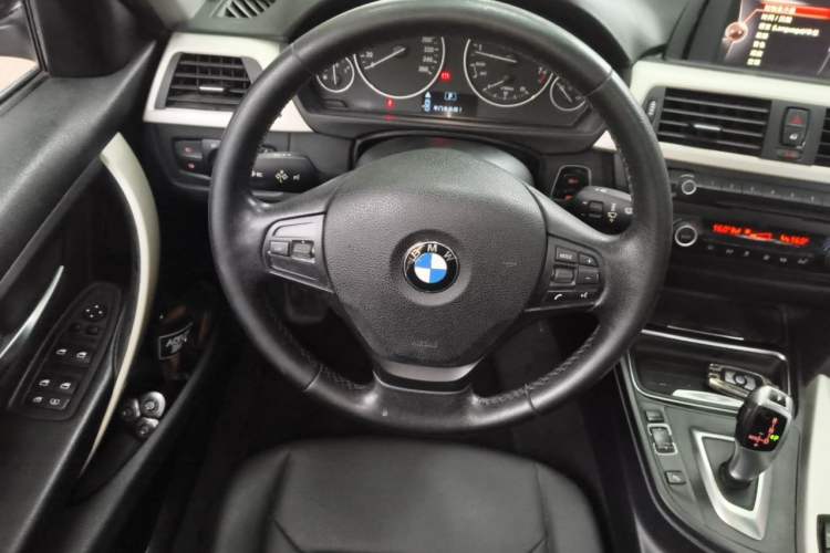 Used BMW 3 Series 2015 320Li Luxury Edition Fashion Model Steering Wheel