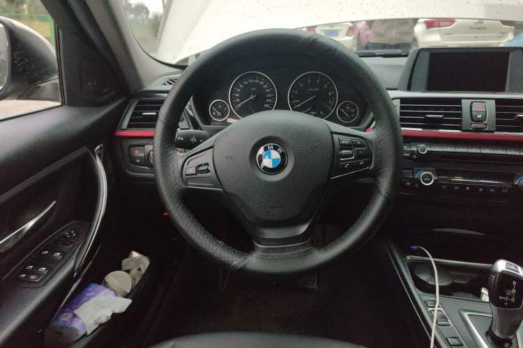 Used BMW 3 Series 2015 320Li Luxury Edition Fashion Model Steering Wheel