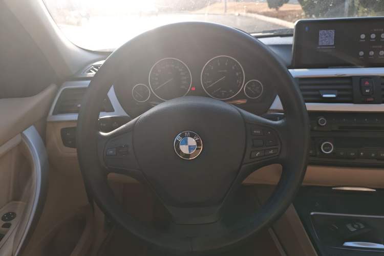 Used BMW 3 Series 2015 320Li Luxury Edition Fashion Model Steering Wheel