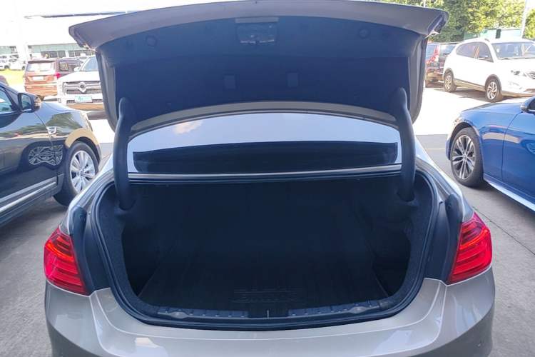 Used BMW 3 Series 2015 320Li Fashion Model Trunk