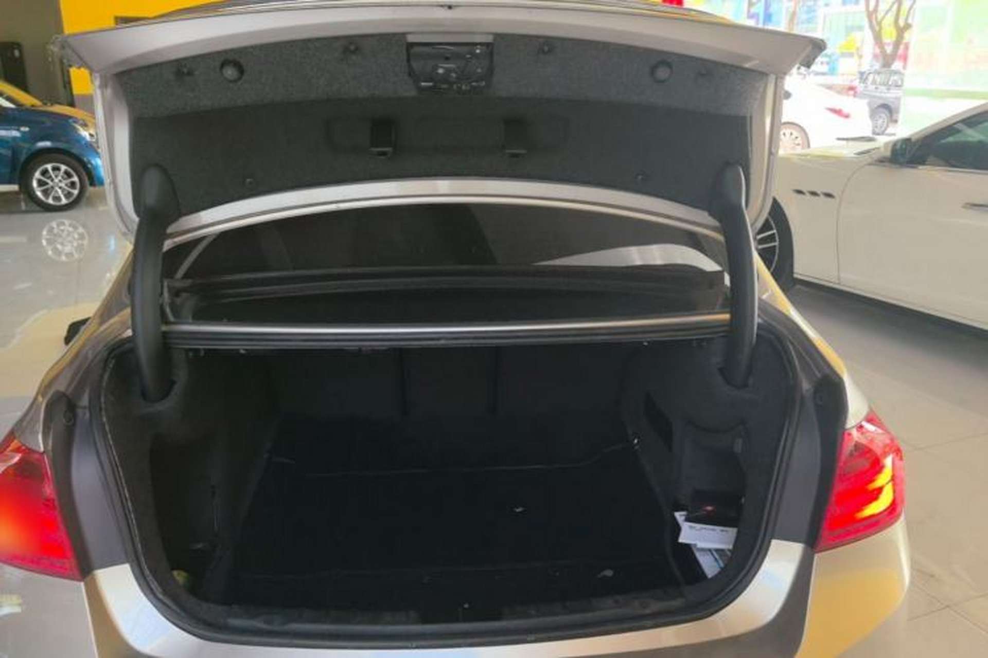 Used BMW 3 Series 2015 316Li Fashion Model Trunk