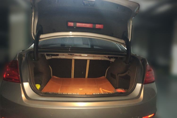 Used BMW 3 Series 2015 320Li Fashion Model Trunk