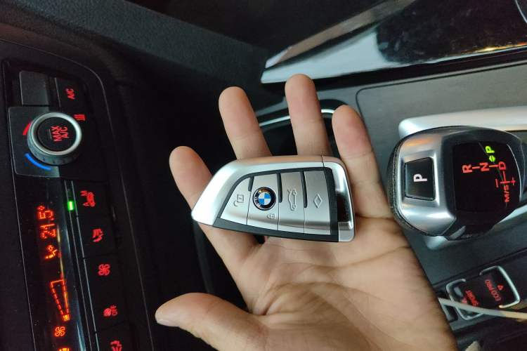 Used BMW 3 Series 2015 320Li Luxury Edition Fashion Model Vehicle Key