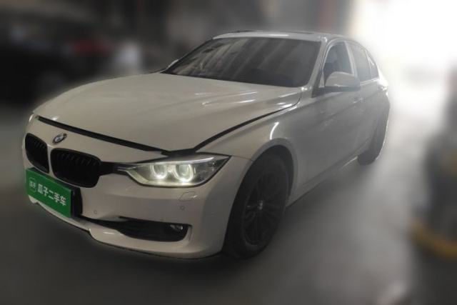 Używany BMW 3 Series 2015 320i Luxury Line Stylish Edition