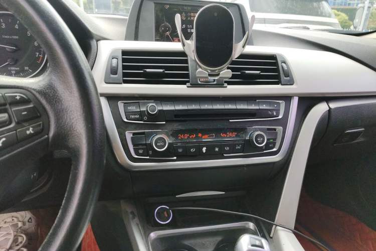 Used BMW 3 Series 2015 320Li Luxury Edition Fashion Model Audio And AC Panel