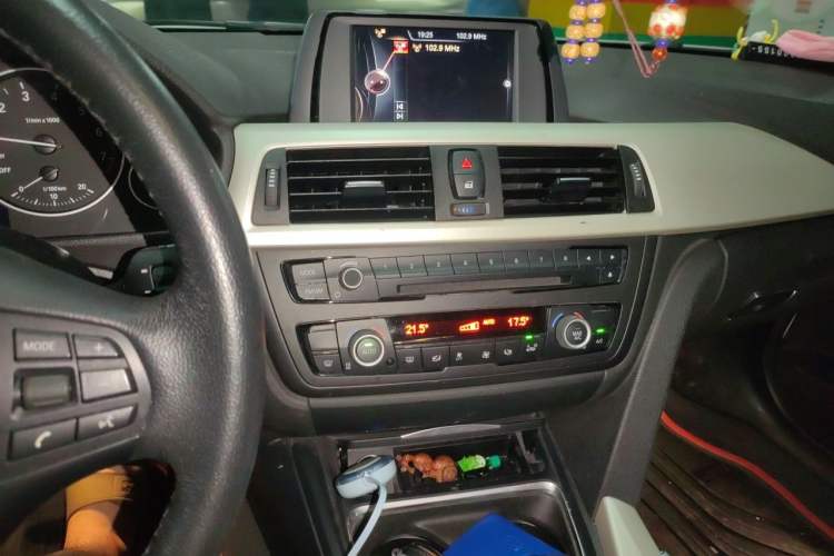 Used BMW 3 Series 2015 320Li Luxury Edition Fashion Model Audio And AC Panel