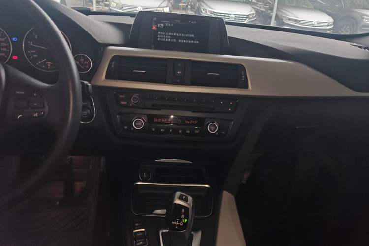 Used BMW 3 Series 2015 320Li Luxury Edition Fashion Model Audio And AC Panel