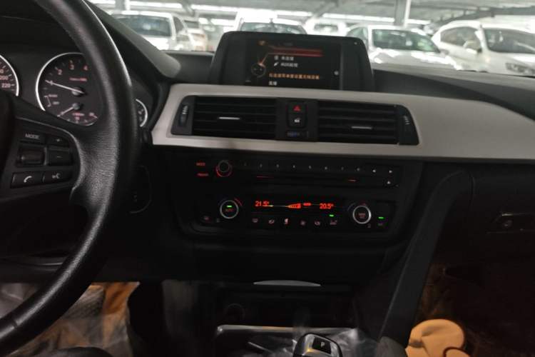 Used BMW 3 Series 2015 320Li Luxury Edition Fashion Model Audio And AC Panel