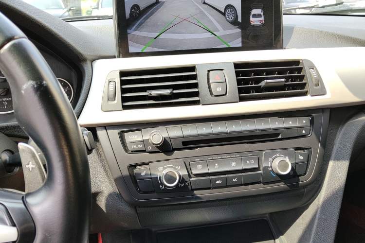 Used BMW 3 Series 2015 316Li Fashion Model Audio And AC Panel