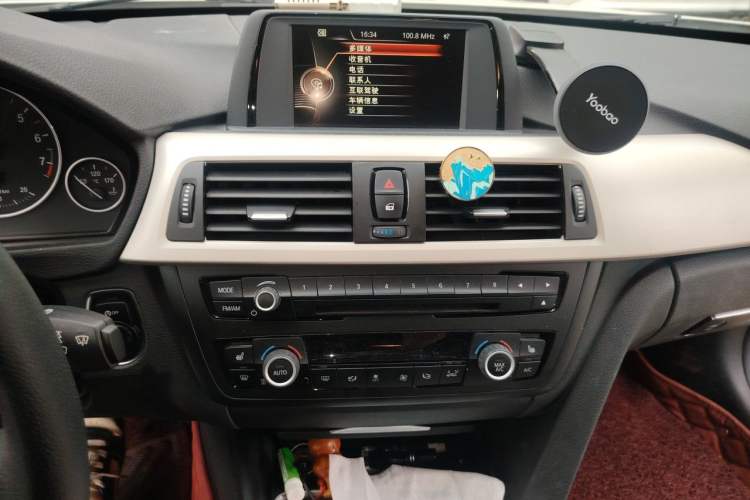 Used BMW 3 Series 2015 320i Fashion Model Audio And AC Panel