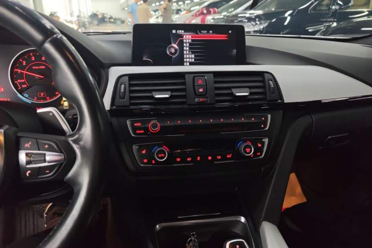 Used BMW 3 Series 2015 328i M Sport Audio And AC Panel