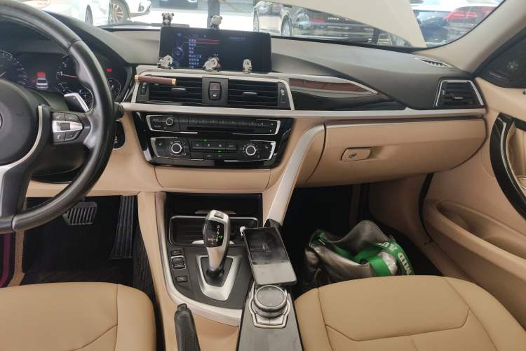 Used BMW 3 Series 2015 316Li Fashion Model Audio And AC Panel