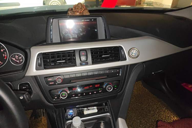 Used BMW 3 Series 2015 320Li Luxury Edition Fashion Model Audio And AC Panel