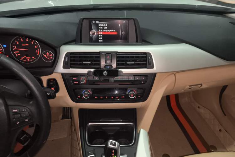 Used BMW 3 Series 2015 320Li Luxury Edition Fashion Model Audio And AC Panel