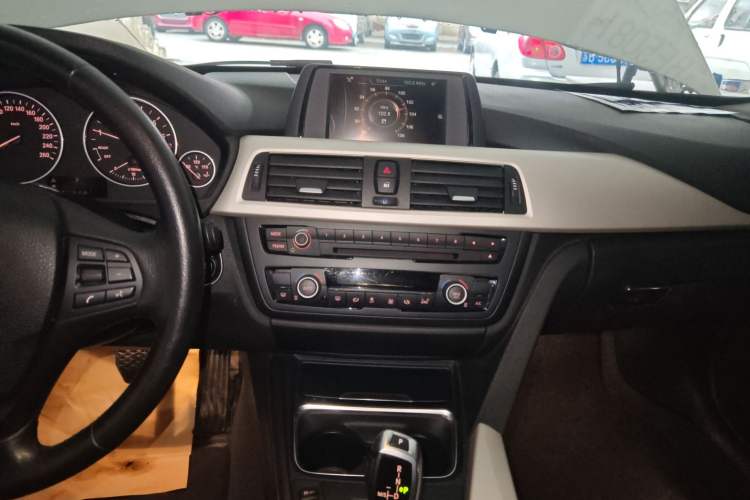 Used BMW 3 Series 2015 320Li Luxury Edition Fashion Model Audio And AC Panel