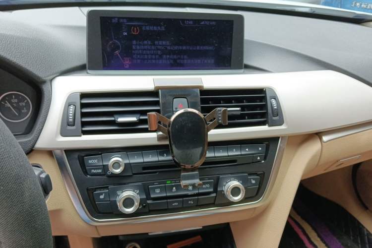 Used BMW 3 Series 2015 316Li Fashion Model Audio And AC Panel