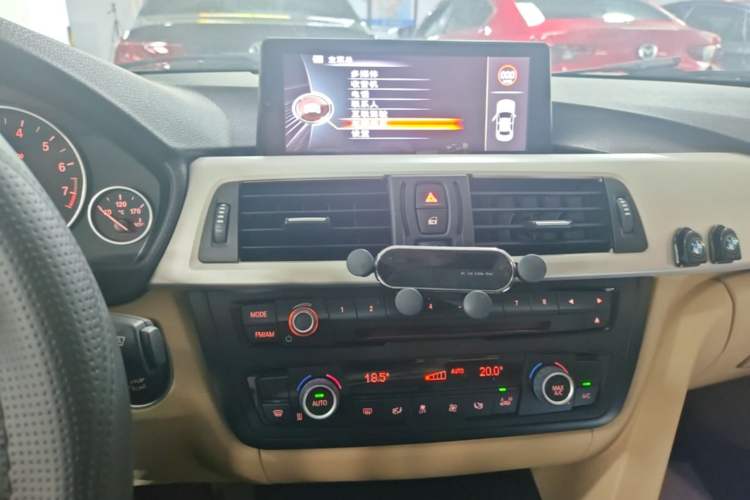 Used BMW 3 Series 2015 320Li Luxury Edition Fashion Model Audio And AC Panel
