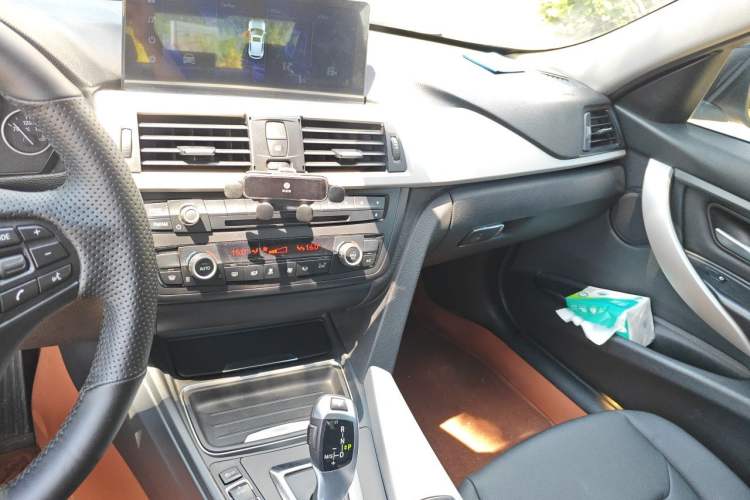 Used BMW 3 Series 2015 320Li Luxury Edition Fashion Model Audio And AC Panel