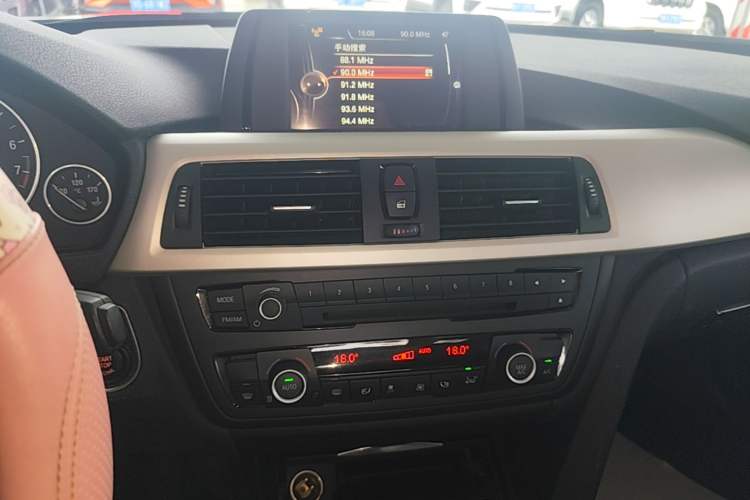 Used BMW 3 Series 2015 320Li Luxury Edition Fashion Model Audio And AC Panel