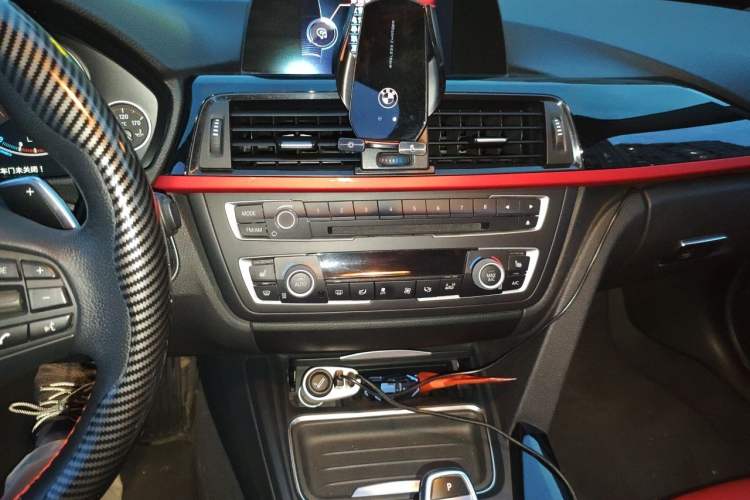 Used BMW 3 Series 2015 320i Luxury Edition Sports Design Package Audio And AC Panel