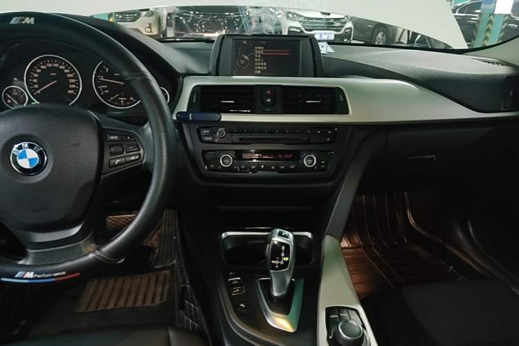 Used BMW 3 Series 2015 320Li Fashion Model Audio And AC Panel