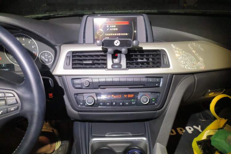 Used BMW 3 Series 2015 320Li Luxury Edition Fashion Model Audio And AC Panel