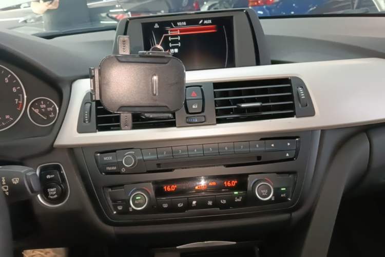 Used BMW 3 Series 2015 320Li Fashion Model Audio And AC Panel