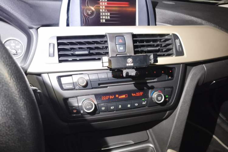 Used BMW 3 Series 2015 320Li Luxury Edition Fashion Model Audio And AC Panel