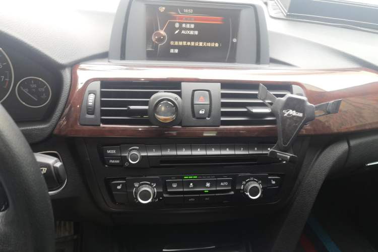 Used BMW 3 Series 2015 316Li Fashion Model Audio And AC Panel