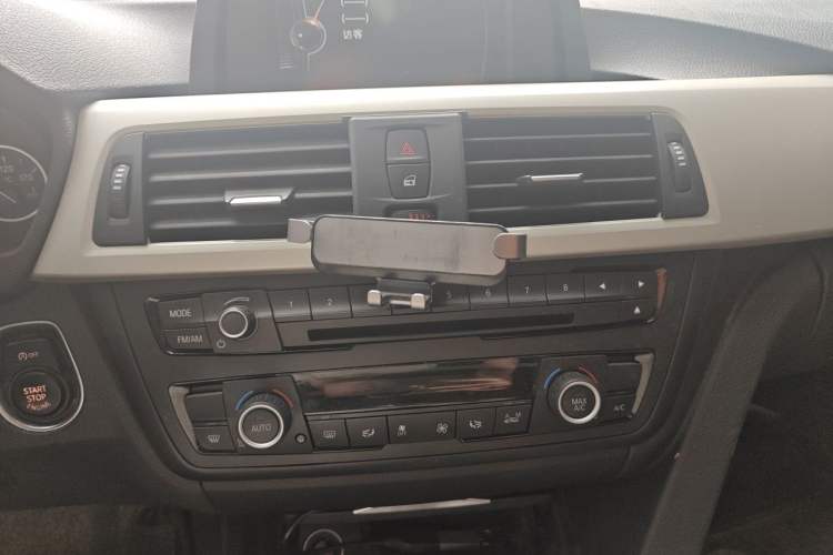 Used BMW 3 Series 2015 320Li Luxury Edition Fashion Model Audio And AC Panel
