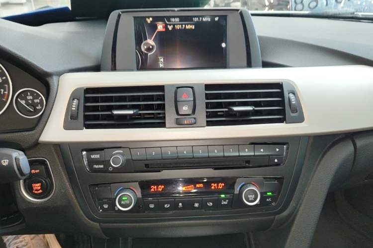 Used BMW 3 Series 2015 320Li Luxury Edition Fashion Model Audio And AC Panel