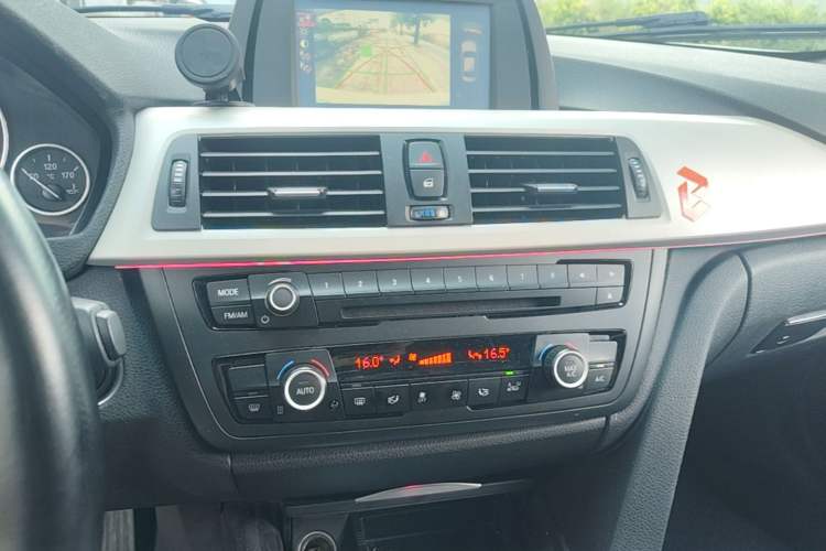 Used BMW 3 Series 2015 320Li Luxury Edition Fashion Model Audio And AC Panel