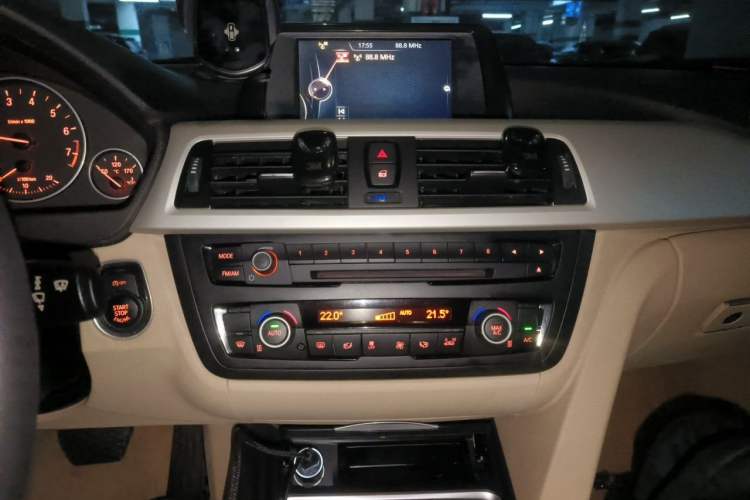 Used BMW 3 Series 2015 320Li Luxury Edition Fashion Model Audio And AC Panel