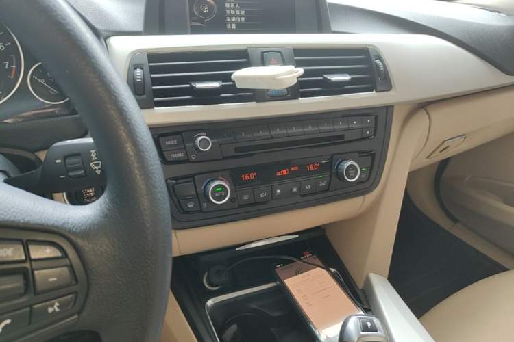 Used BMW 3 Series 2015 320Li Luxury Edition Fashion Model Audio And AC Panel
