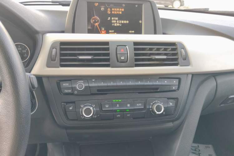 Used BMW 3 Series 2015 316Li Fashion Model Audio And AC Panel