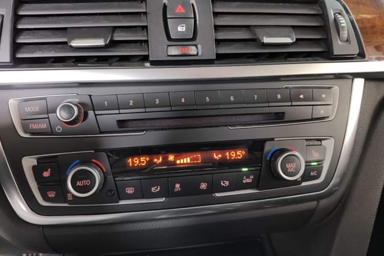 Used BMW 3 Series 2015 320Li Luxury Design Package Premium Edition Audio And AC Panel